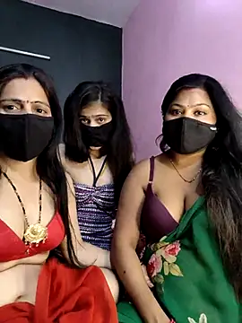 Snapshot of cutee__crazy chatting on February 28, 2026, 2:18 pm cutee crazy online show from February 28, 2026, 2:18 pm