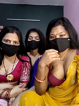 Snapshot of cutee__crazy chatting on March 10, 2026, 2:11 pm cutee crazy online show from March 10, 2026, 2:11 pm