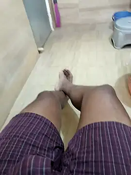 Snapshot of mkmony chatting on October 29, 2025, 10:28 am mkmony online show from October 29, 2025, 10:28 am