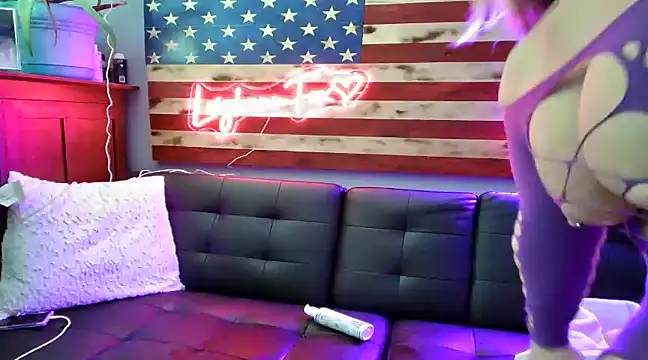 Snapshot of LeighAnnFox chatting on January 8, 2025, 10:06 pm LeighAnnFox online show from January 8, 2025, 10:06 pm