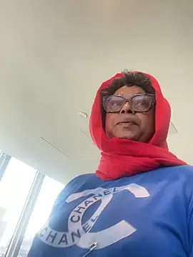 MSweetLindaParks online show from April 16, 2026, 12:39 pm