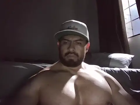 marcus002001 online show from April 14, 2026, 4:29 am