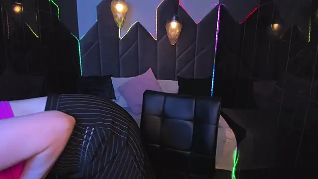 NikaGentle online show from November 7, 2025, 6:02 am