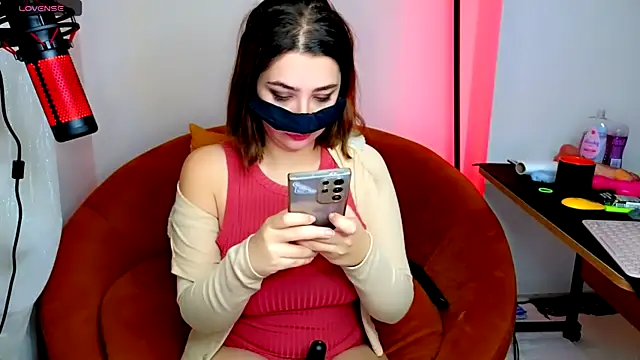  L0VE ME online show from January 17, 2025, 1:46 pm