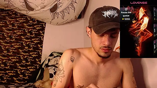 Snapshot of Apolo_S chatting on December 22, 2025, 10:34 am Apolo S online show from December 22, 2025, 10:34 am