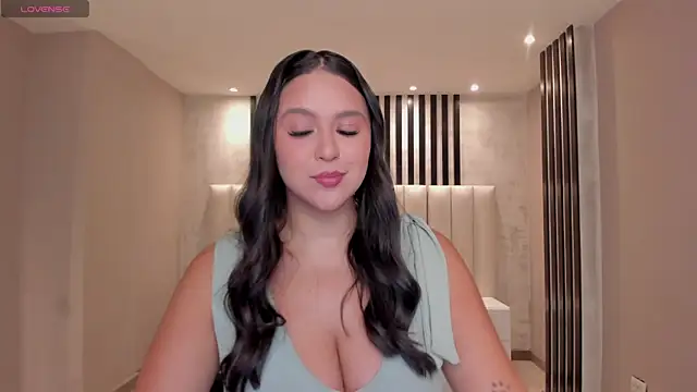 ToriCrossX online show from November 26, 2025, 12:55 am