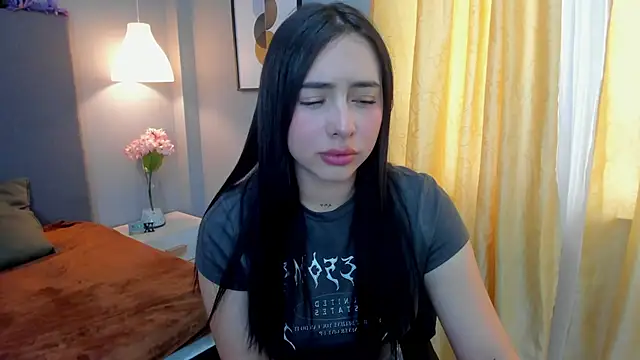 Snapshot of isabella_jade chatting on January 15, 2025, 8:05 pm isabella jade online show from January 15, 2025, 8:05 pm