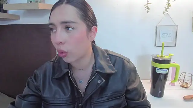Snapshot of isabella_jade chatting on January 23, 2025, 10:01 pm isabella jade online show from January 23, 2025, 10:01 pm