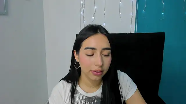 Snapshot of isabella_jade chatting on March 8, 2025, 10:02 pm isabella jade online show from March 8, 2025, 10:02 pm