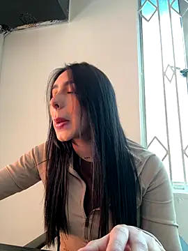 isabella jade online show from October 24, 2025, 2:02 pm