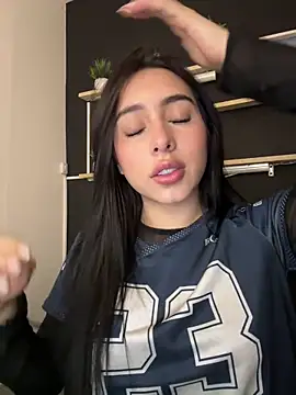 Snapshot of isabella_jade chatting on February 16, 2026, 9:55 pm isabella jade online show from February 16, 2026, 9:55 pm