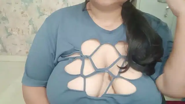 Snapshot of yoursnishaa chatting on February 14, 2026, 4:15 pm yoursnishaa online show from February 14, 2026, 4:15 pm