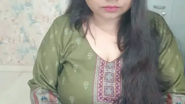 Snapshot of yoursnishaa chatting on February 15, 2026, 6:43 am yoursnishaa online show from February 15, 2026, 6:43 am