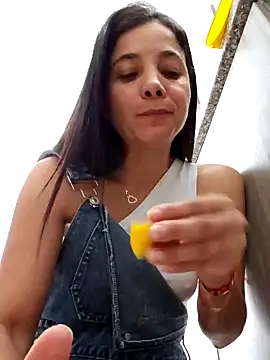 Snapshot of miaeyes chatting on December 9, 2024, 3:22 pm miaeyes online show from December 9, 2024, 3:22 pm