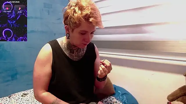 Marieblueeyes online show from December 5, 2025, 4:25 pm