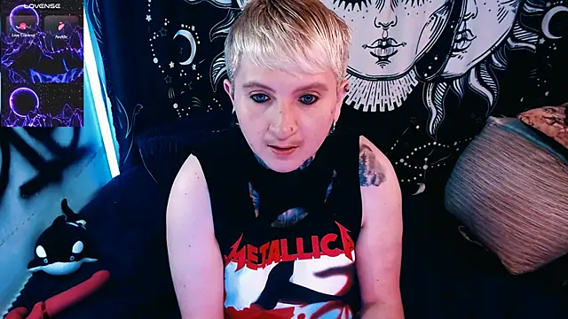 Marieblueeyes online show from May 13, 2026, 7:11 pm