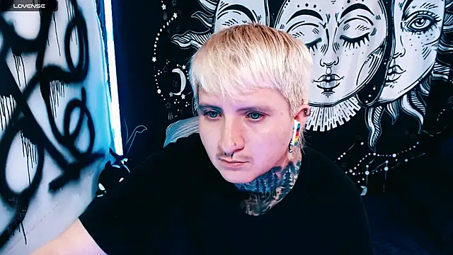 Marieblueeyes online show from May 28, 2026, 2:58 pm