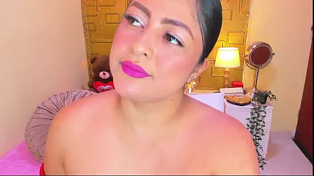 Julia Haye online show from February 17, 2026, 3:25 am