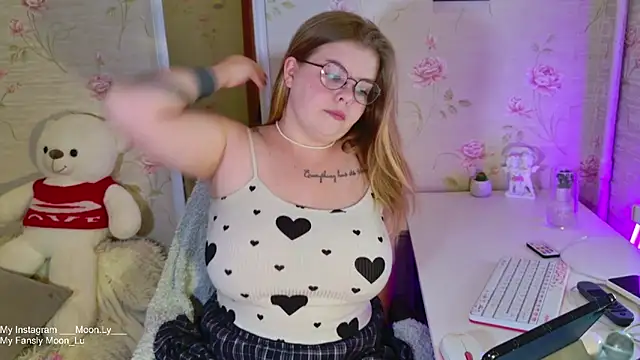 Snapshot of sinnamon_ chatting on October 13, 2025, 4:51 pm sinnamon online show from October 13, 2025, 4:51 pm