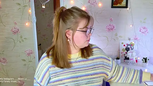 Snapshot of sinnamon_ chatting on December 14, 2025, 12:10 pm sinnamon online show from December 14, 2025, 12:10 pm