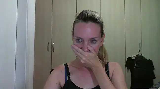 Snapshot of Annylove1 chatting on January 15, 2025, 12:30 am Annylove1 online show from January 15, 2025, 12:30 am
