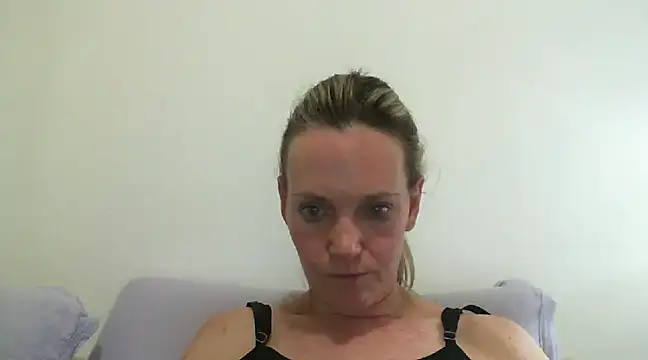 Snapshot of Annylove1 chatting on January 26, 2025, 12:58 am Annylove1 online show from January 26, 2025, 12:58 am