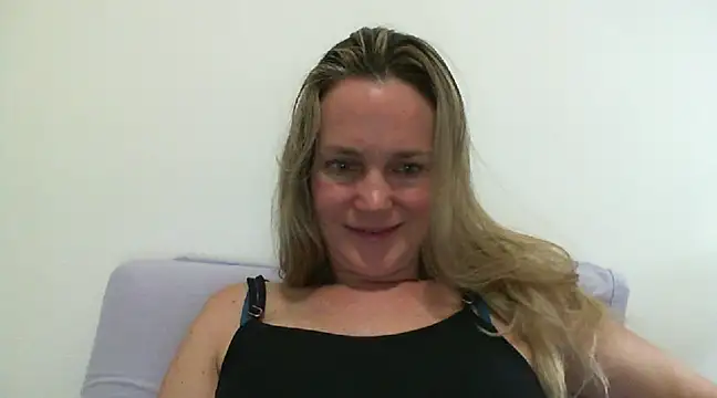 Snapshot of Annylove1 chatting on January 27, 2025, 12:12 am Annylove1 online show from January 27, 2025, 12:12 am