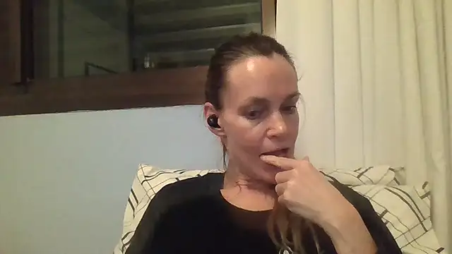 Snapshot of Annylove1 chatting on September 13, 2025, 12:21 am Annylove1 online show from September 13, 2025, 12:21 am