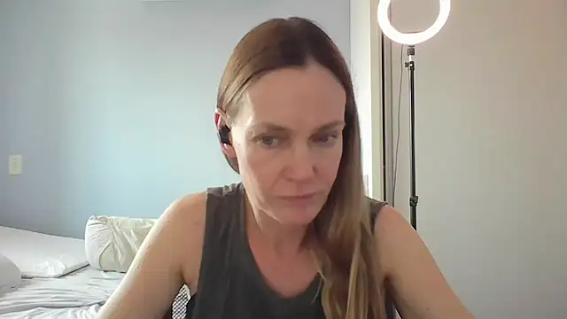 Snapshot of Annylove1 chatting on December 22, 2025, 3:53 pm Annylove1 online show from December 22, 2025, 3:53 pm