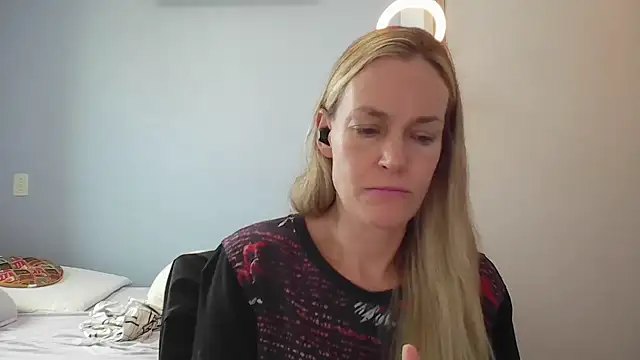 Snapshot of Annylove1 chatting on January 6, 2026, 10:52 am Annylove1 online show from January 6, 2026, 10:52 am