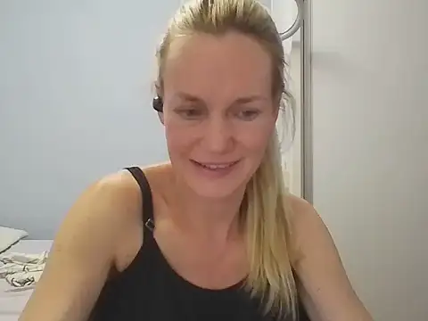 Snapshot of Annylove1 chatting on January 7, 2026, 12:13 am Annylove1 online show from January 7, 2026, 12:13 am