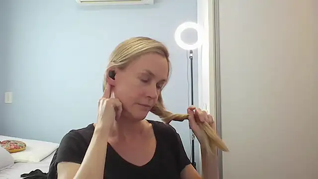 Snapshot of Annylove1 chatting on January 8, 2026, 4:31 pm Annylove1 online show from January 8, 2026, 4:31 pm