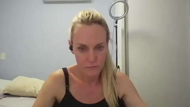 Snapshot of Annylove1 chatting on January 11, 2026, 12:26 am Annylove1 online show from January 11, 2026, 12:26 am