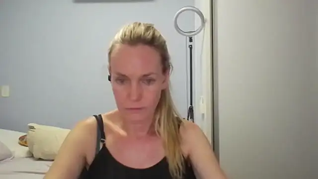 Snapshot of Annylove1 chatting on January 12, 2026, 12:27 am Annylove1 online show from January 12, 2026, 12:27 am