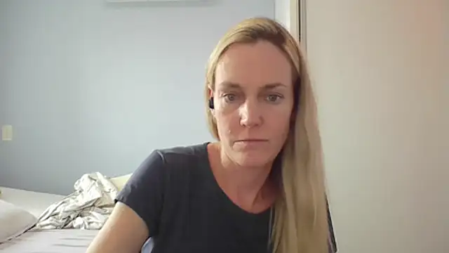 Snapshot of Annylove1 chatting on January 15, 2026, 3:49 pm Annylove1 online show from January 15, 2026, 3:49 pm