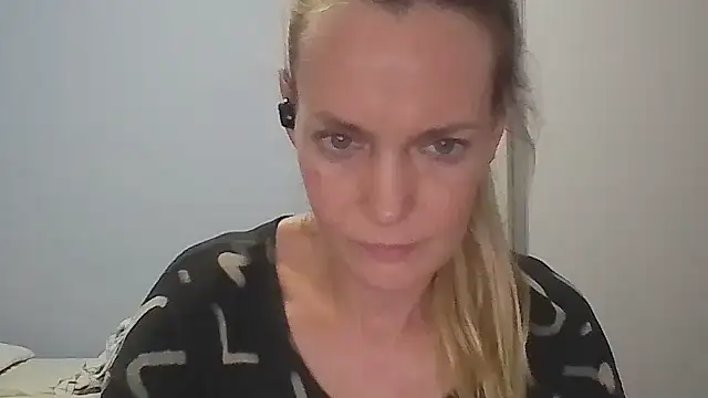 Snapshot of Annylove1 chatting on February 4, 2026, 12:16 am Annylove1 online show from February 4, 2026, 12:16 am