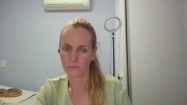 Snapshot of Annylove1 chatting on February 23, 2026, 12:30 am Annylove1 online show from February 23, 2026, 12:30 am