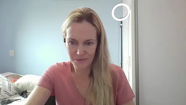 Snapshot of Annylove1 chatting on February 25, 2026, 12:15 pm Annylove1 online show from February 25, 2026, 12:15 pm