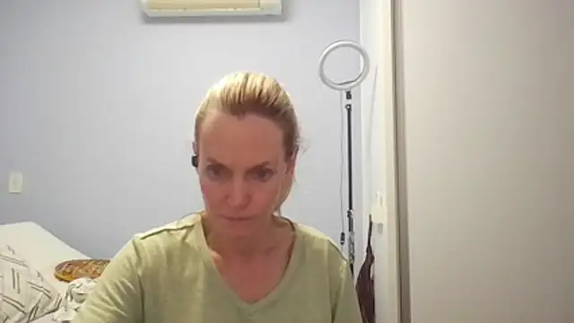 Snapshot of Annylove1 chatting on March 1, 2026, 12:56 am Annylove1 online show from March 1, 2026, 12:56 am