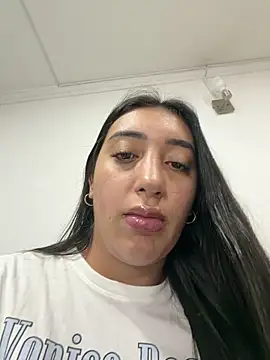 Snapshot of Hannahoff chatting on February 24, 2026, 4:10 am Hannahoff online show from February 24, 2026, 4:10 am