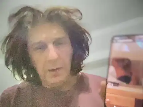 Snapshot of ALPHANDRE chatting on November 17, 2025, 8:25 pm ALPHANDRE online show from November 17, 2025, 8:25 pm