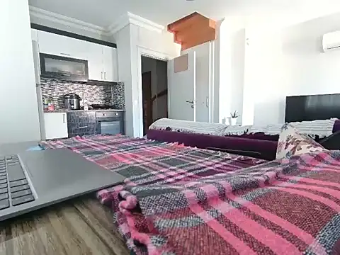 Snapshot of ALPHANDRE chatting on December 15, 2025, 7:34 am ALPHANDRE online show from December 15, 2025, 7:34 am