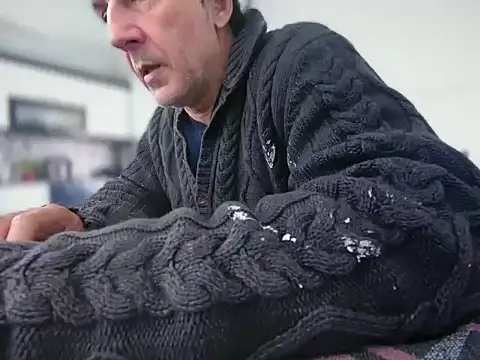 Snapshot of ALPHANDRE chatting on December 16, 2025, 8:30 am ALPHANDRE online show from December 16, 2025, 8:30 am