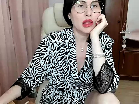Snapshot of Alyona_Alex chatting on May 5, 2026, 4:48 pm Alyona Alex online show from May 5, 2026, 4:48 pm