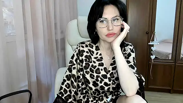 Snapshot of Alyona_Alex chatting on May 31, 2026, 6:42 am Alyona Alex online show from May 31, 2026, 6:42 am