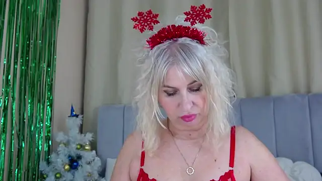 Snapshot of Barbie_Blond_ chatting on December 27, 2024, 2:33 pm Barbie Blond online show from December 27, 2024, 2:33 pm
