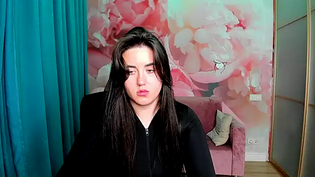 Snapshot of Roxie_Bradley chatting on December 8, 2024, 5:07 am Roxie Bradley online show from December 8, 2024, 5:07 am