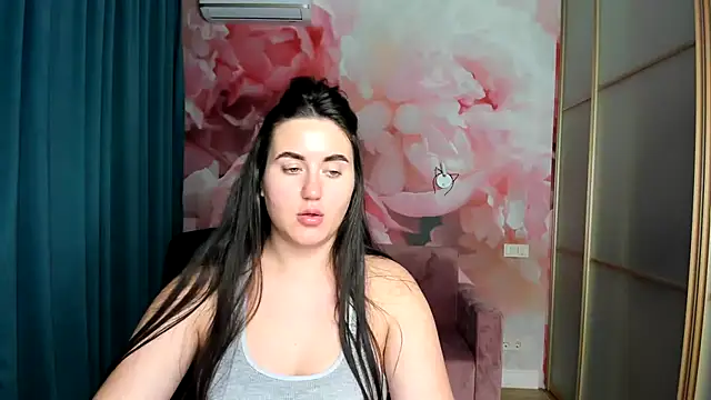 Snapshot of Roxie_Bradley chatting on December 15, 2024, 12:51 am Roxie Bradley online show from December 15, 2024, 12:51 am