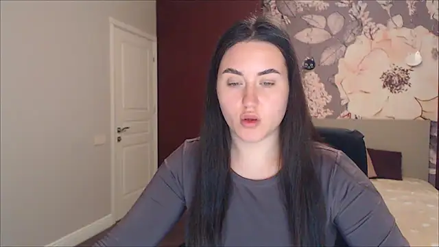 Snapshot of Roxie_Bradley chatting on December 27, 2024, 8:56 am Roxie Bradley online show from December 27, 2024, 8:56 am