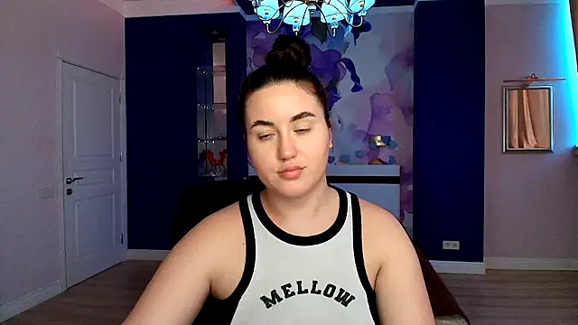 Snapshot of Roxie_Bradley chatting on January 6, 2025, 10:57 am Roxie Bradley online show from January 6, 2025, 10:57 am